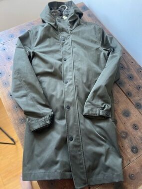 Banana Republic Rain Jacket - Small